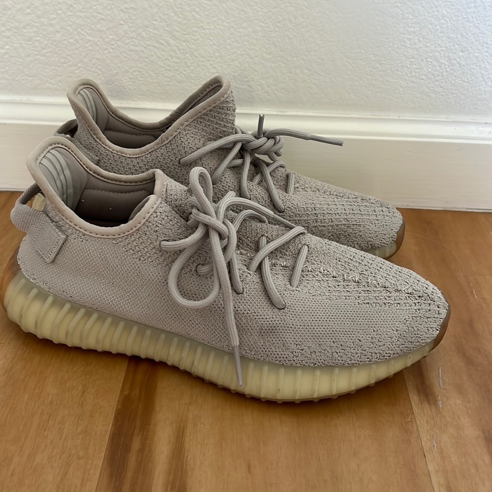 YEEZY ADIDAS SZ 9
